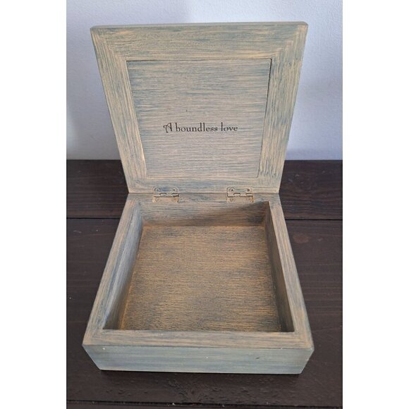 Willow Tree "Hug" Keepsake Box/Pre-owned, EUC - Picture 5 of 6